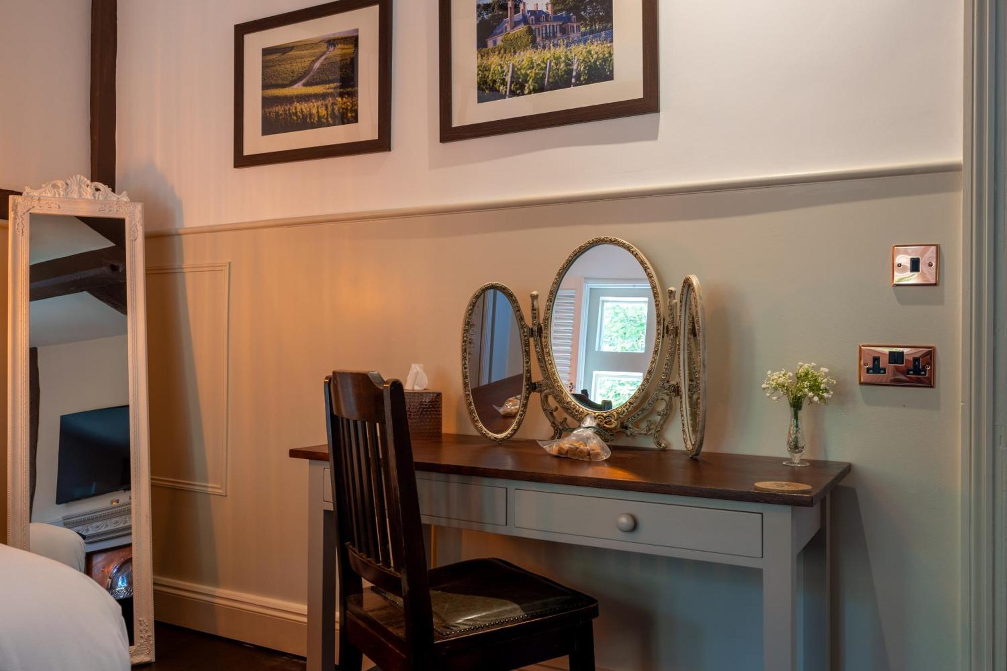 Woolpack Inn 4*